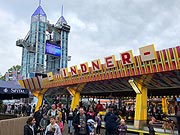 Lindner Scooter und im Hintergrund The Tower (&copy;Foto: Klaus Ikenmeyer)